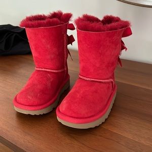 Girl size 7 uggs